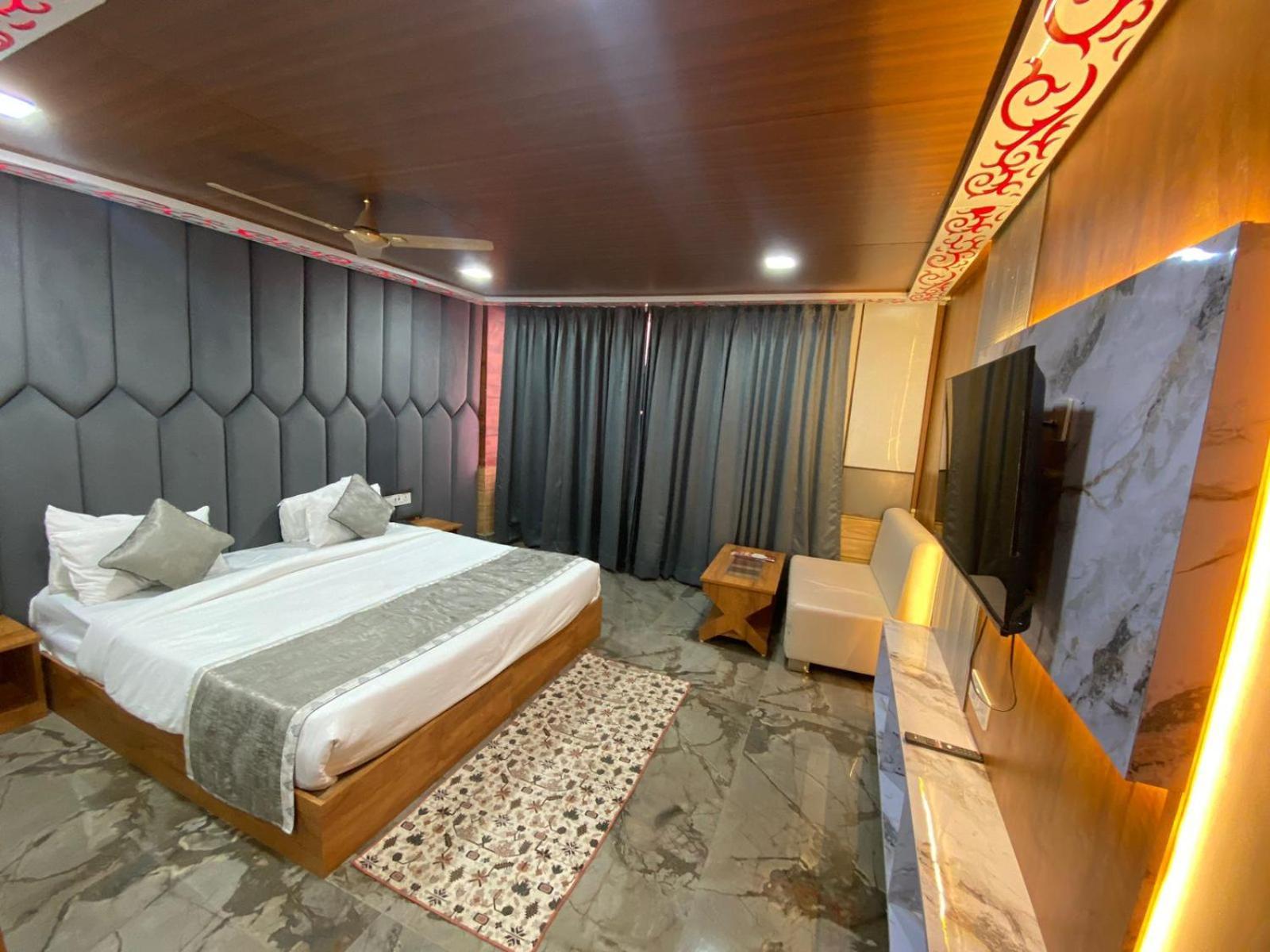 Rich Grand Hotel Agra  Exterior photo